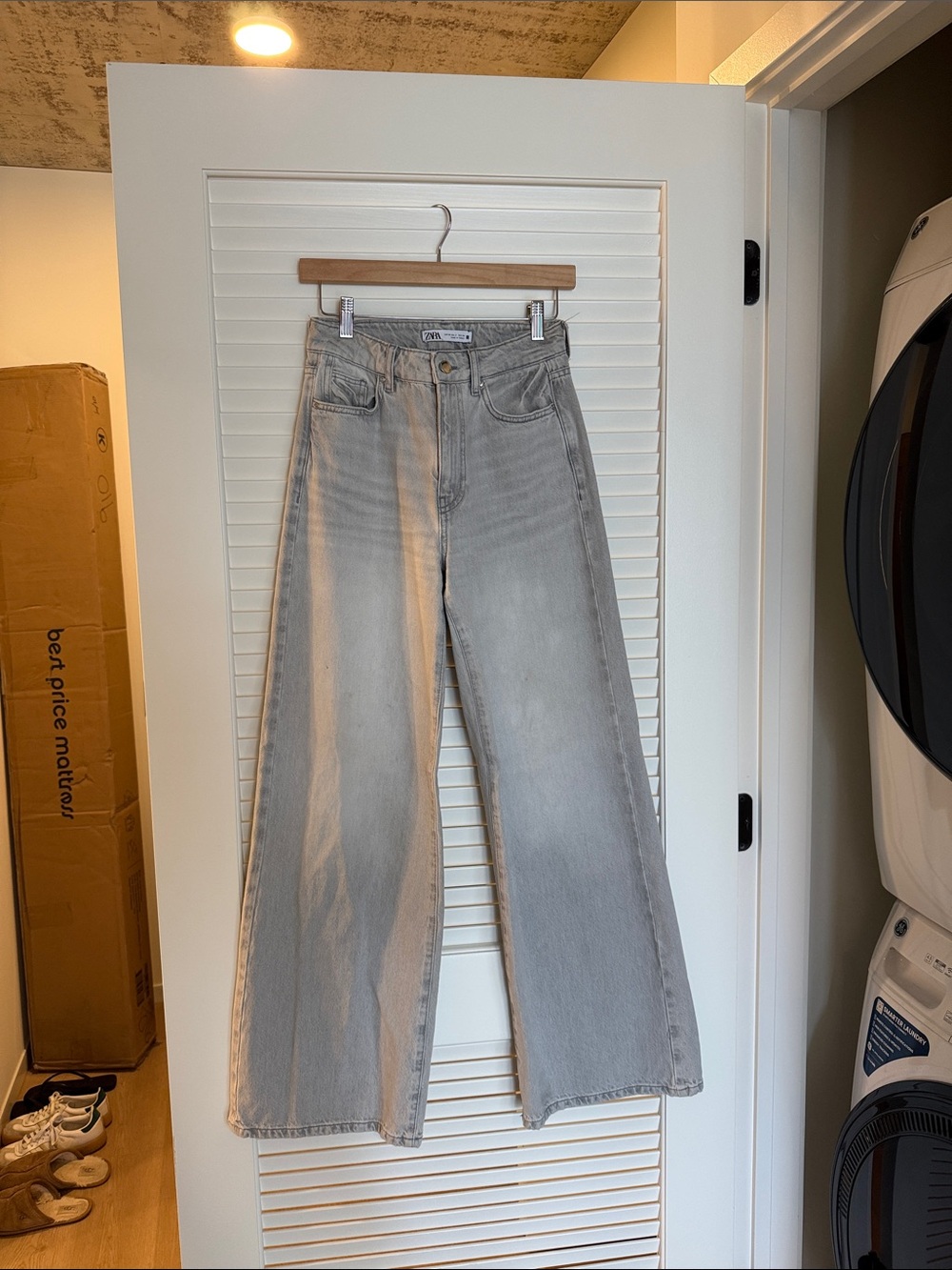 Zara Wide-Leg High-Rise Jeans in Light Gray